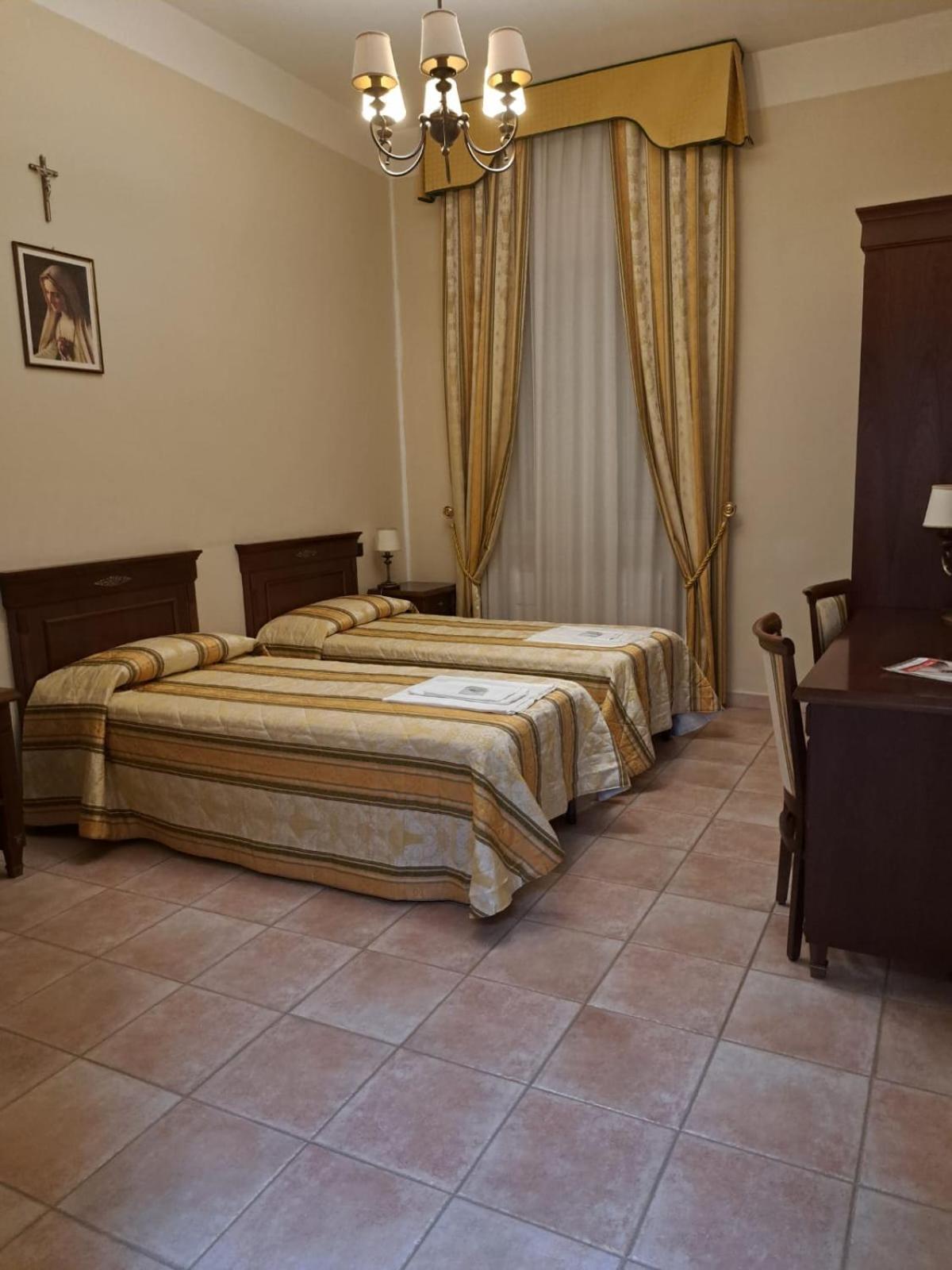 Отель Casapaceebene Сан-Джованни-Ротондо Экстерьер фото