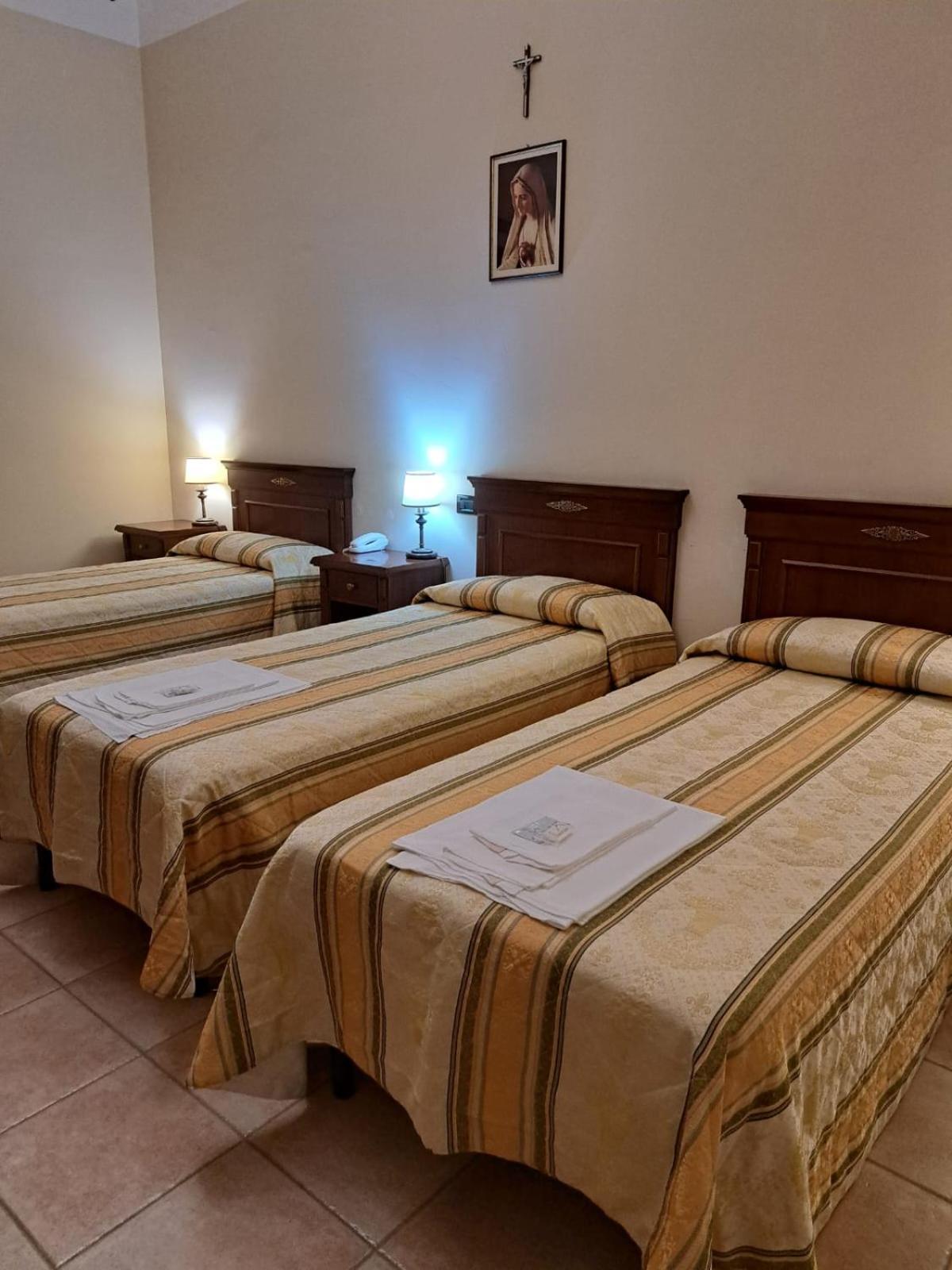 Отель Casapaceebene Сан-Джованни-Ротондо Экстерьер фото