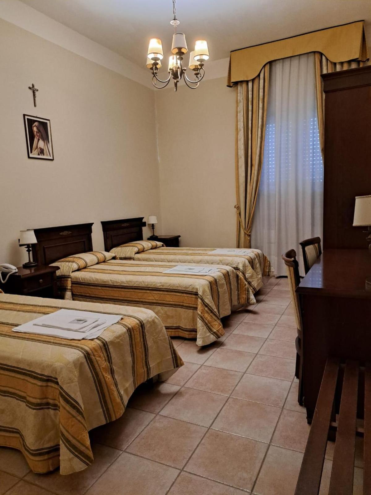 Отель Casapaceebene Сан-Джованни-Ротондо Экстерьер фото